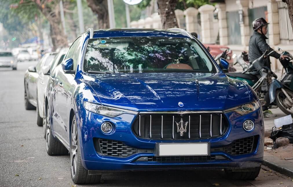 Choáng ngợp với bộ ba nhà Maserati trên phố Hà Nội
