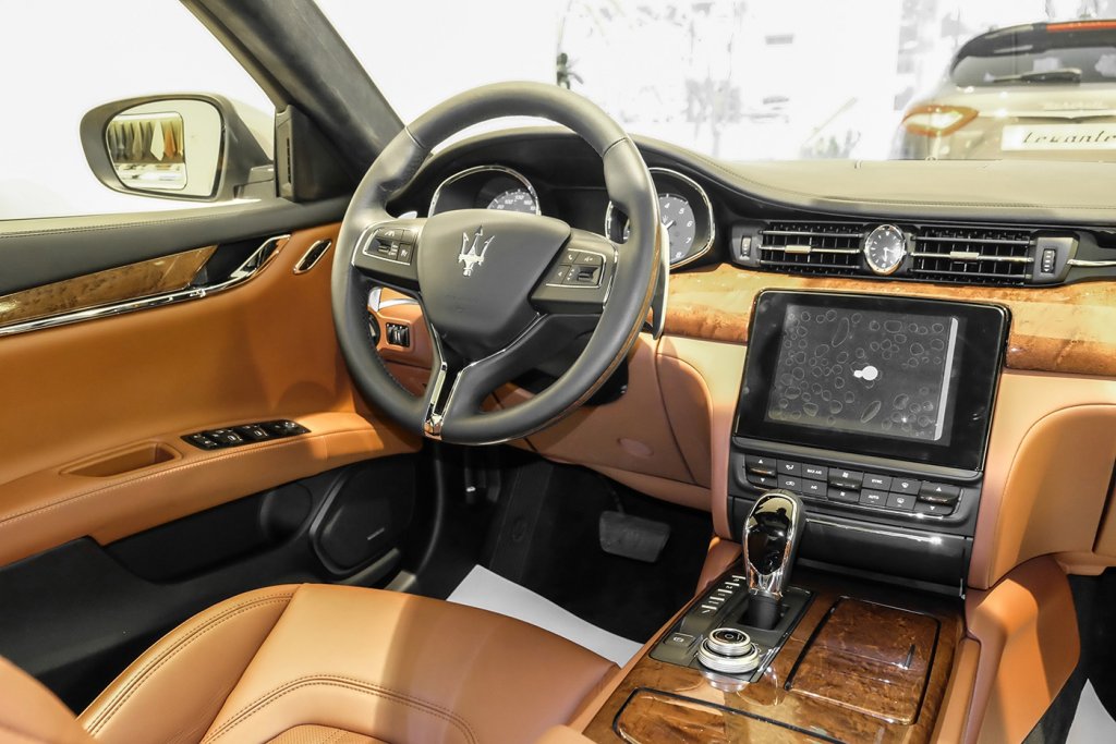 Tuyệt phẩm Maserati Quattroporte cá nhân hóa hàng ghế sau 