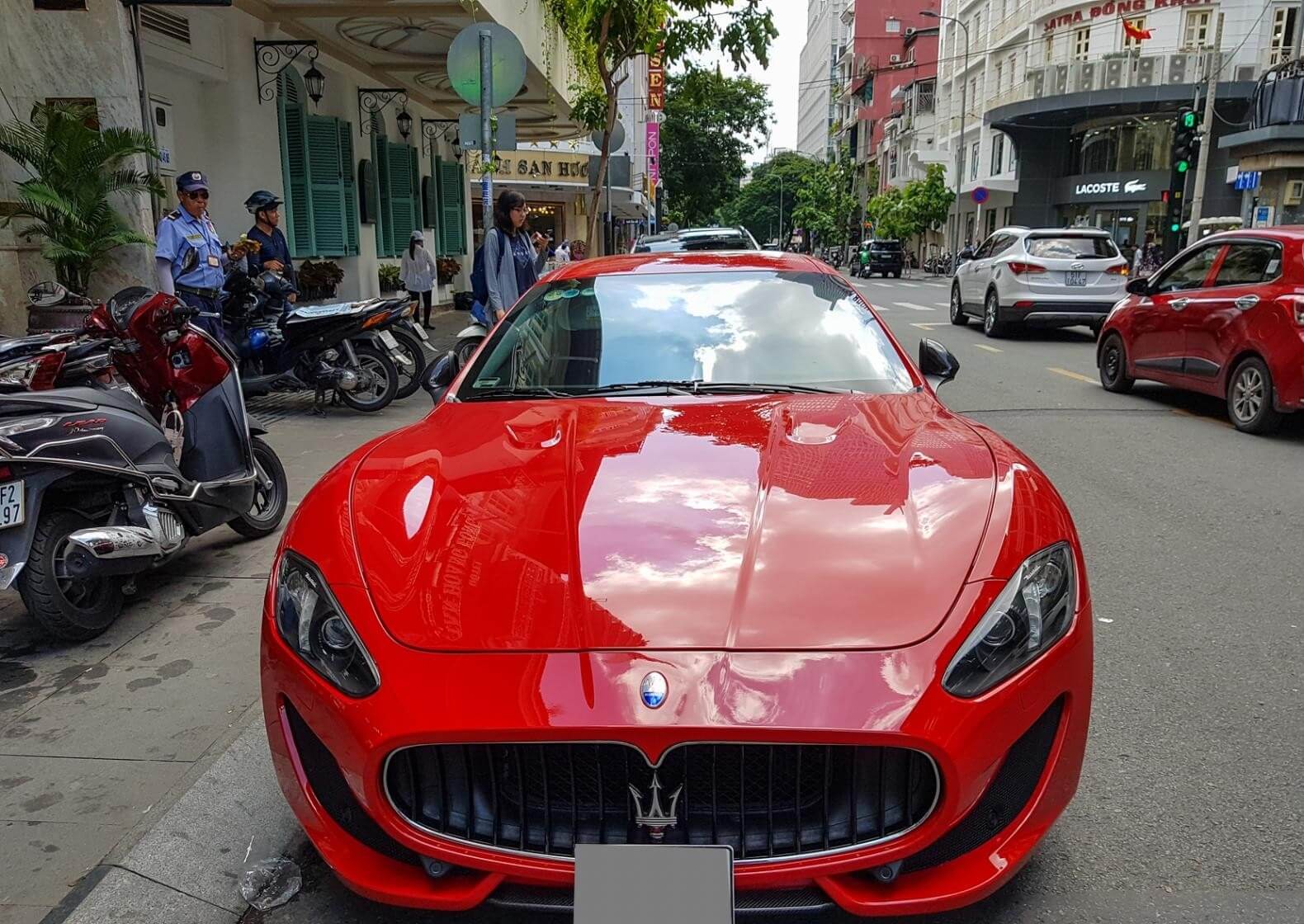 Chủ nhân chiếc Maserati GranTurismo Sport màu đỏ là tín đồ đích thực của Maserati 