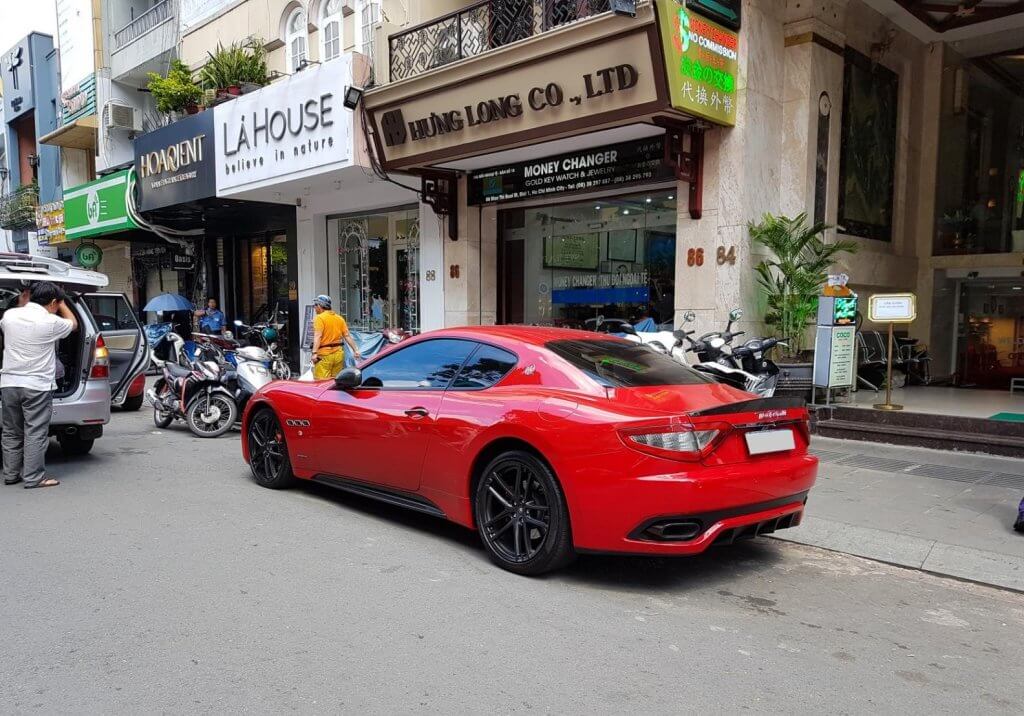 Chủ nhân chiếc Maserati GranTurismo Sport màu đỏ là tín đồ đích thực của Maserati