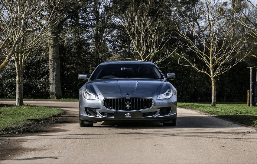 So sánh khả năng vận hành Maserati Quattroporte và Porsche Panamera