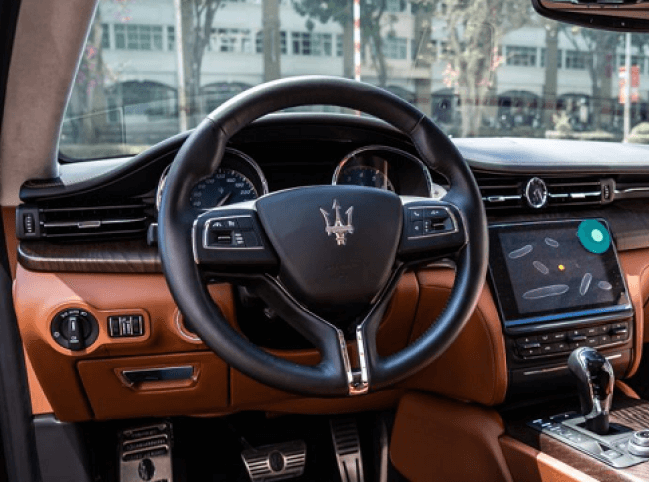 So sánh tiện nghi và an toàn Maserati Quattroporte và Porsche Panamera